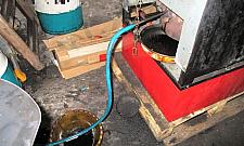 Mistrz kamuflażu. Spalał stary olej tuż obok siedziby straży miejskiej