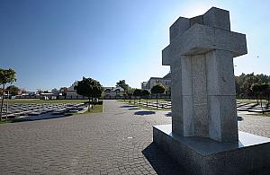 Warszawskie cmentarze: dla kierowców drożej, dla rowerzystów wcale