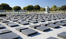 Warszawskie cmentarze: dla kierowców drożej, dla rowerzystów wcale