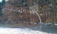 Młodzi koszykarze czekają na remont boiska już zbyt długo