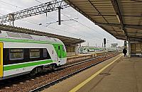 Zderzenie lokomotywy z pociągiem w Warszawie. Ogromne utrudnienia