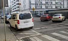 Ze szpikulcem na strażników. Chcieli odholować auto