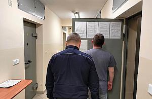 Szarpanina z policją. Zatrzymano trzy osoby