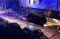 Groźne dachowanie na Białołęce. Kierowca rozbił cztery auta