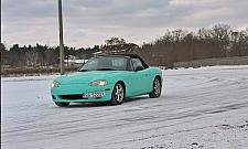 Dzień otwarty na torze w Józefowie. Pokazy driftu, jazdy sportowej i terenowej