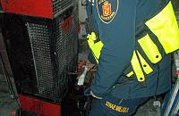 Ogrzewali warsztat starym olejem. Interweniowała straż miejska