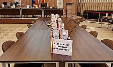 Puste ławy na sesji rady dzielnicy. "Wszyscy naraz zachorowali?"