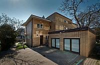 Willa Plus na Mokotowie. Państwowy holding obniżył cenę i sprzedał dom fundacji