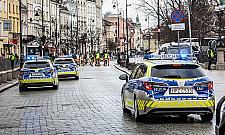 Czy kolumny policji muszą wyć syrenami o czwartej rano na pustych ulicach?