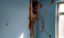 Zaśmiecili posesję i kradli prąd