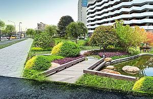 Park kieszonkowy obok stacji metra?