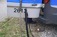 Mężczyzna biegał z mieczem po szkolnym boisku. "Nie reagował na polecenia"