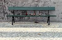 Pijany 14-latek leżał na ławce