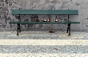 Pijany 14-latek leżał na ławce