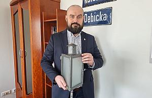 Przedwojenna lampa adresowa ocalona. "Jedyna w swoim rodzaju"