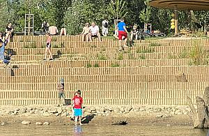 Plaża Romantyczna tonie w śmieciach. Czy pojawią się nowe kosze?