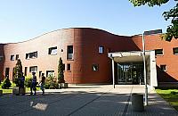 Liceum na Tarchominie z pokaźnym filmowym CV. Jakie produkcje tam gościły?