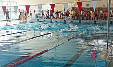 Nocne darmowe pływanie na Woli