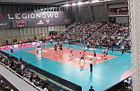 Tablica LED czy modernizacja boiska?