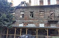 Niszczejąca zabytkowa kamienica kontra urzędowe przepychanki