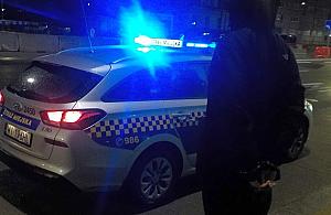 Próbował udusić kobietę, nikt nie chciał jej pomóc