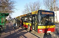 Nożownik zaatakował w autobusie. Nikt nie pomógł, policja nie wierzyła