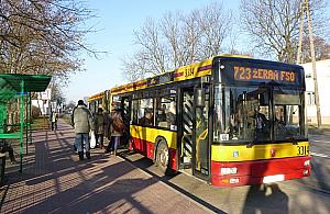 Nożownik zaatakował w autobusie. Nikt nie pomógł, policja nie wierzyła