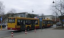 Nożownik zaatakował w autobusie. Nikt nie pomógł, policja nie wierzyła