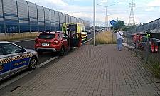 Zasłabł za kierownicą. Wyszedł z samochodu i upadł