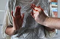 Bił, szarpał, ubliżał i groził zabiciem