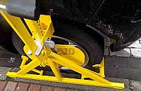 W nosie miał procedury. Sam chciał zdjąć blokadę z koła