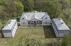 Zabytkowy pałac wystawiony na sprzedaż. Czy znajdzie się chętny na "bitwę" z konserwatorem?
