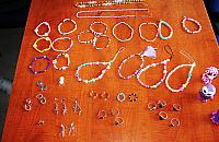 11-latka na "zakupach" w Rossmannie. Łupem - biżuteria o łącznej wartości prawie tysiąca złotych