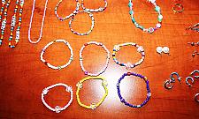 11-latka na "zakupach" w Rossmannie. Łupem - biżuteria o łącznej wartości prawie tysiąca złotych