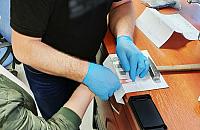 Kurier zostawił paczkę, sąsiadka ją przywłaszczyła