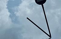 Smutne kikuty straszą na Górczewskiej