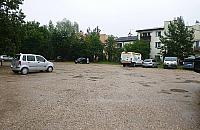 Parking kością niezgody. "Nie mają prawa korzystać z prywatnej drogi"