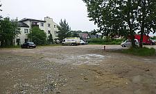 Parking kością niezgody. "Nie mają prawa korzystać z prywatnej drogi"