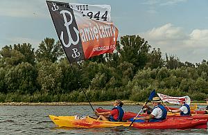 Kajakami dla powstańców. Osiemnasty raz na wodzie w godzinie W