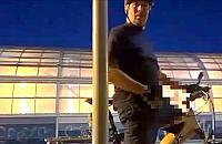 Onanizował się przed młodą kobietą. Policja poszukuje zboczeńca