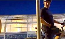 Onanizował się przed młodą kobietą. Policja poszukuje zboczeńca