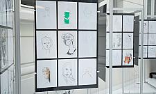 "Nie jestem dobry w wyrażaniu emocji". Wystawa w bibliotece przy Koszykowej