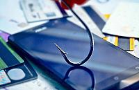 Nerwowo rozglądał się stojąc przy bankomacie. Oszust "na Blika" wpadł na Bemowie