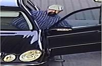 Jegomość z mercedesa zapomniał zapłacić za paliwo. Szuka go policja