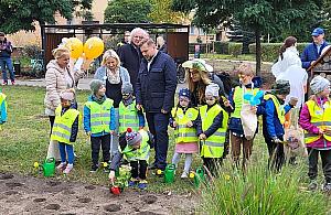 Podwórko przy Olbrachta przeszło metamorfozę. Przy Anielewicza wciąż czeka