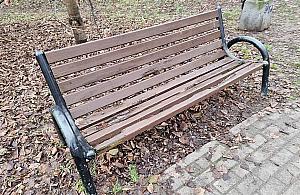 Sto nowych ławek dla Bemowa. Remontować czy stawiać nowe?