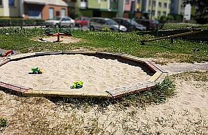Kolejny plac zabaw znika z krajobrazu Jelonek. "To niepokojące"
