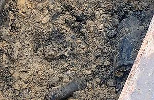 Łyżka koparki zahaczyła o dwie bomby na Woli