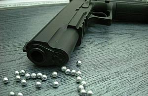 Strzał z wiatrówki w szybę samochodu. Dlaczego policja nie prowadzi śledztwa?