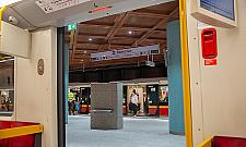 Pasażerowie nie chcą kamiennych ławek na stacji metra Bemowo